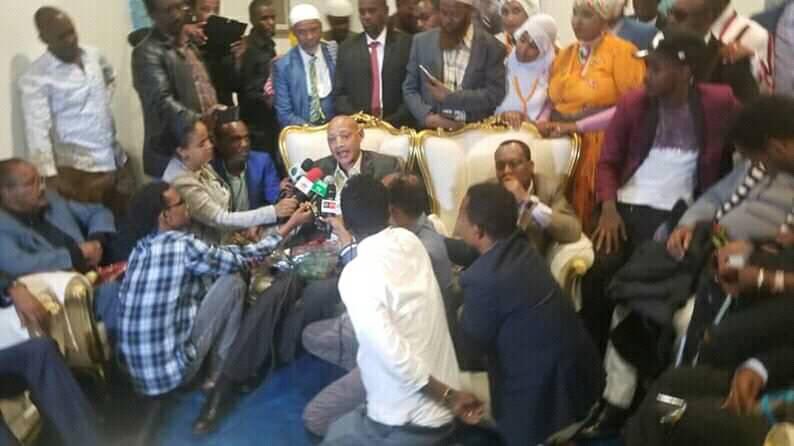 Abbaacabsa's tweet photo. #AfranQalloWeek Team of senior Oromo artists, among them founding fathers of the historical Afran Qallo Band, returned home after decades of life in exile. Welcomed by the public and gov’t officials at Bole today, they are set to present a re-union concert in Finfinne next wk. https://t.co/JJnJQWNBbc