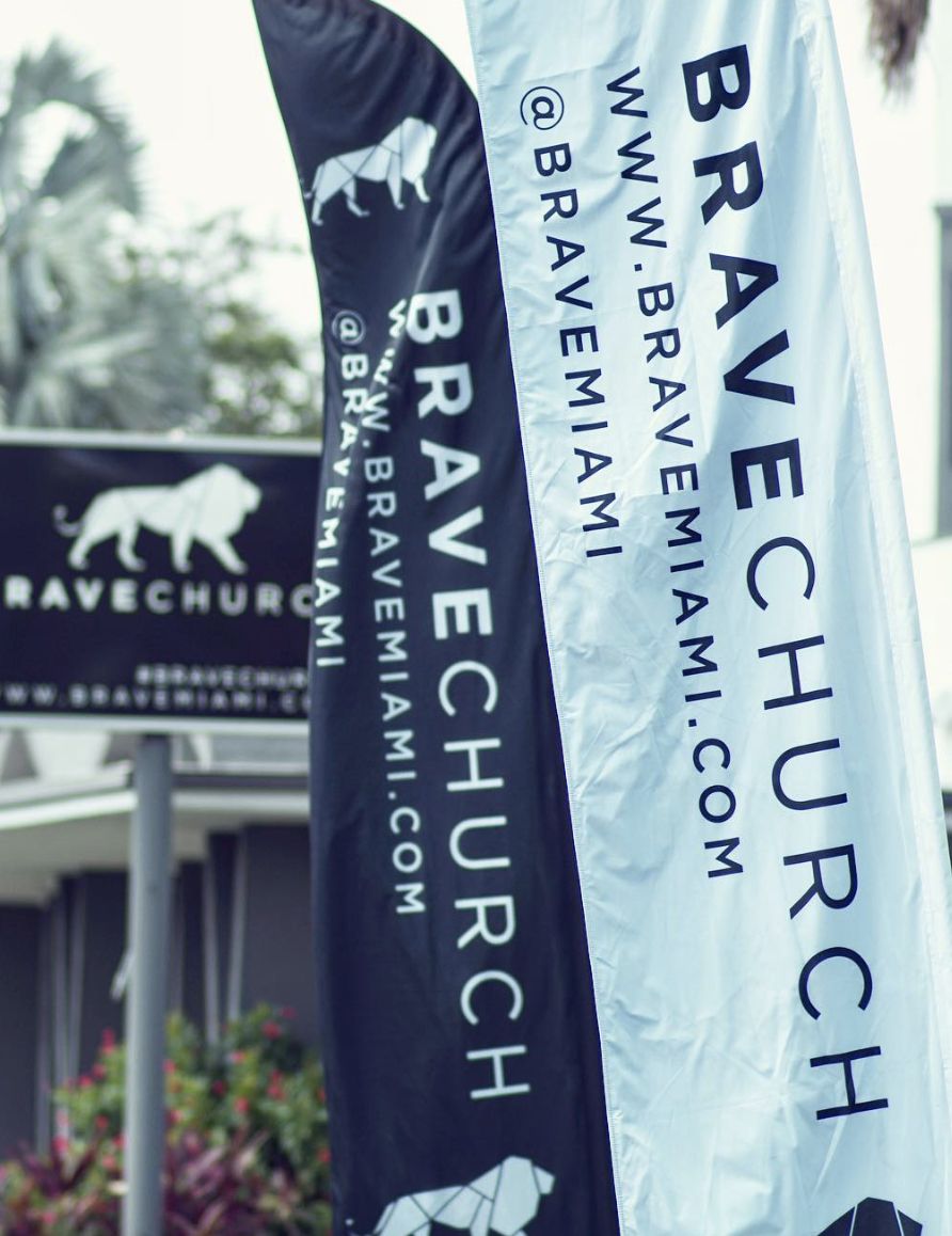 Be brave. Be BOLD. @bravemiami is crushing their first impression. Our outdoor flags are meant to make a statement. From the parking lot to the auditorium- your first impression matters! Make it awesome ☀️🎉
•
•
•
•
#cmnetwork #churchplanting #arcchurches