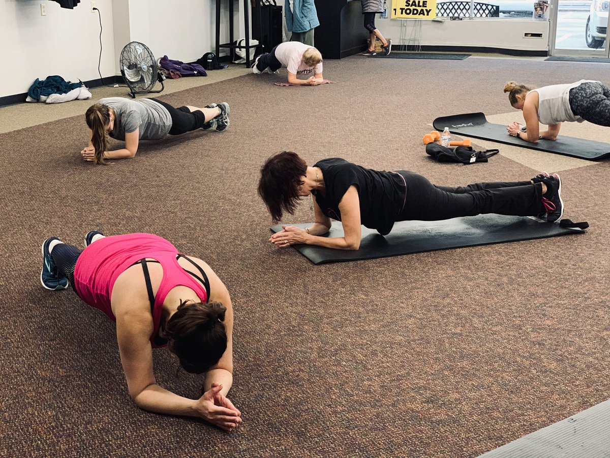 JazzerciseLB's tweet photo. Gettin’ it done before the snow  #jazzercise #pittsburghfitness #fitness #lowerburrell #plankchallenge https://t.co/DFnmDwgISE