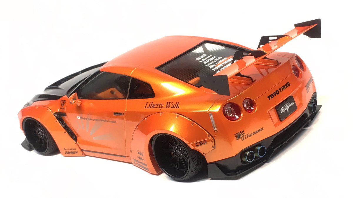 iceman_jp's tweet photo. #libarty walk 
#今年の一発目
年末から作りかけていたLB R35を仕上げました。
初期のノーマルR35より組みやすいですね。
弄ったところは、アオシマ のヘッドライトは大きめな印象なので、ヘッドライトカバーを少しスリムにしたくらいです。 https://t.co/m5Kkc9hWau