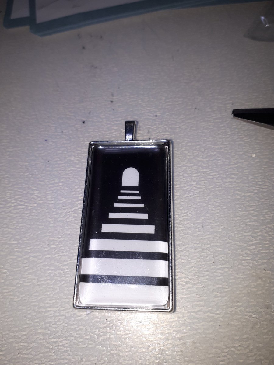 breweryjeweller's tweet image. A little game for gits and shiggles. Name the beer/brewery. Like and share to tell people about what I do and if you can guess both the names of each brew and brewery then you can win one of the fobs as a keyring/opener. #breweryjewellery #Tryanuary #craftbeerlabels