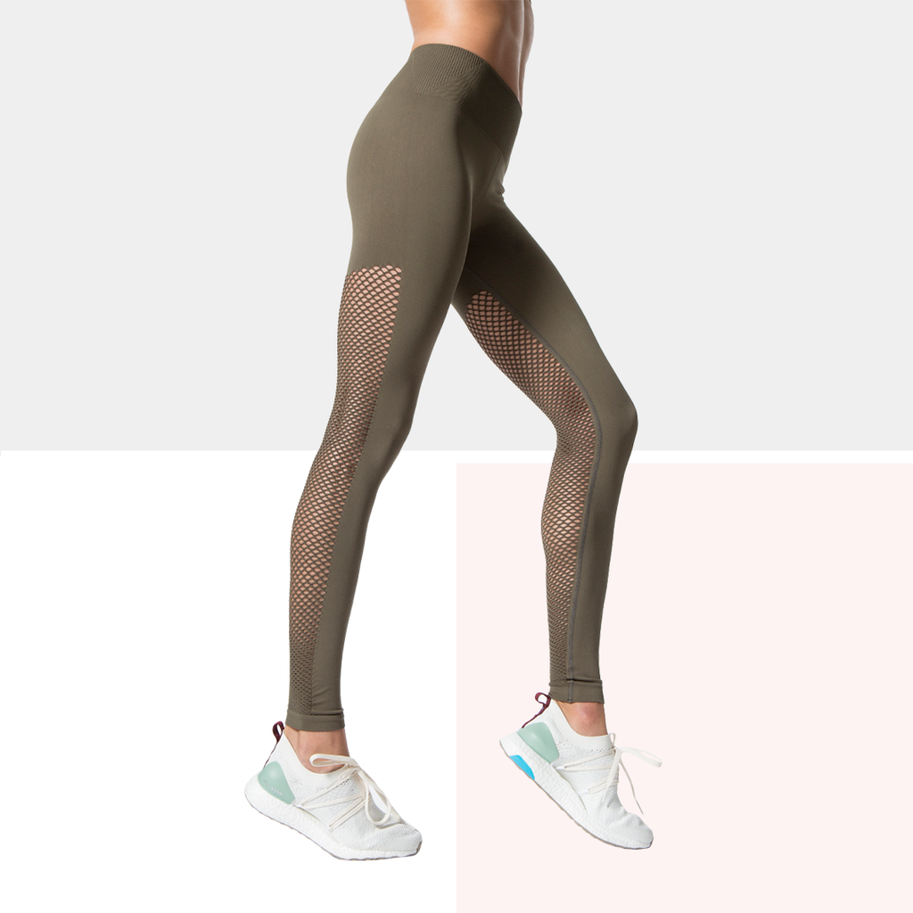 PaosFitWorld's tweet photo. These mid-rise leggings have an edgy, honeycomb mesh on the back, which gives them that "unique style" >> https://t.co/KYkddXMGyY #ootd #leggings https://t.co/5NUpaMGqrW