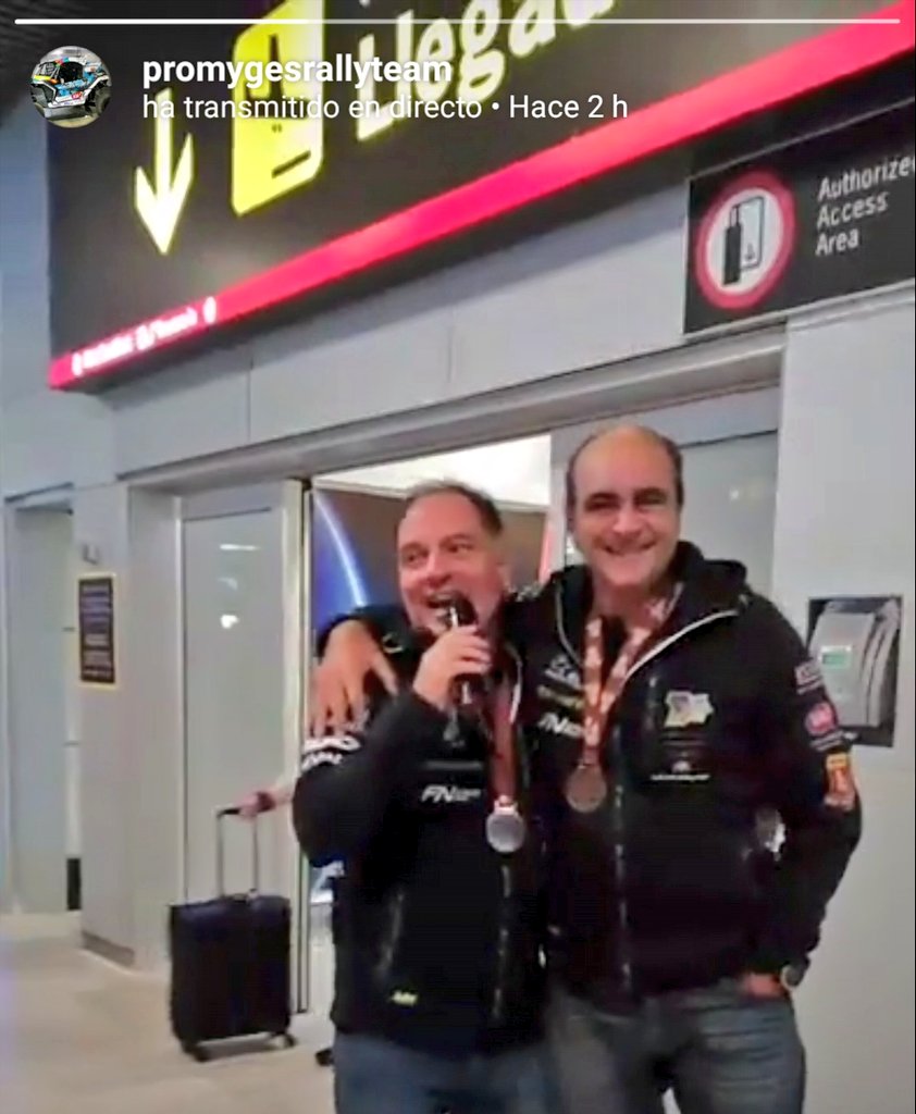 PromygesRally's tweet photo. 🎤 ¡Gran recibimiento en Barajas!
📱 Puedes ver el vídeo en directo en nuestras stories de Instagram.
IG @promygesrallyteam
.. .. .. .. .. ..
#JCyRoberAlDakar
#PromygesRallyTeam
#Dakar2019 https://t.co/wojKXHd7Lm