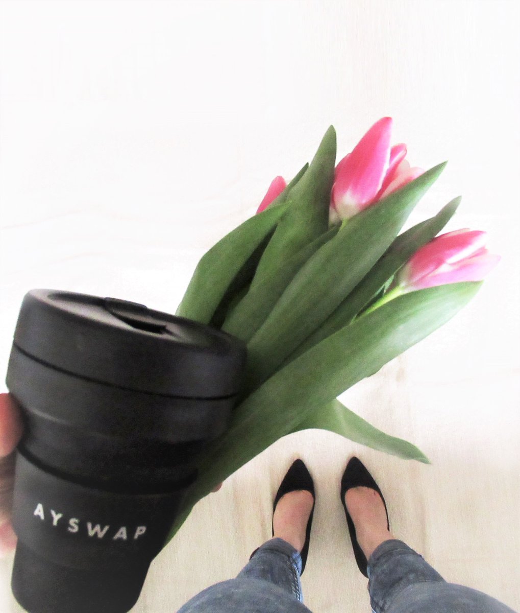 ayswap's tweet photo. Got my #Ayswap cup and off we go for some coffee hunt! 🏃♀️the world is waiting ☕️How are you spending your Saturday?
#reusablecoffeecup #myecoresolution #reusablerevolution #coffeecupping #coffeelondonstyle #flatlaycoffee #coffeenclothes #coffeeandstyle #buycoffeecup #reusablecup https://t.co/yNV5ED6ACg