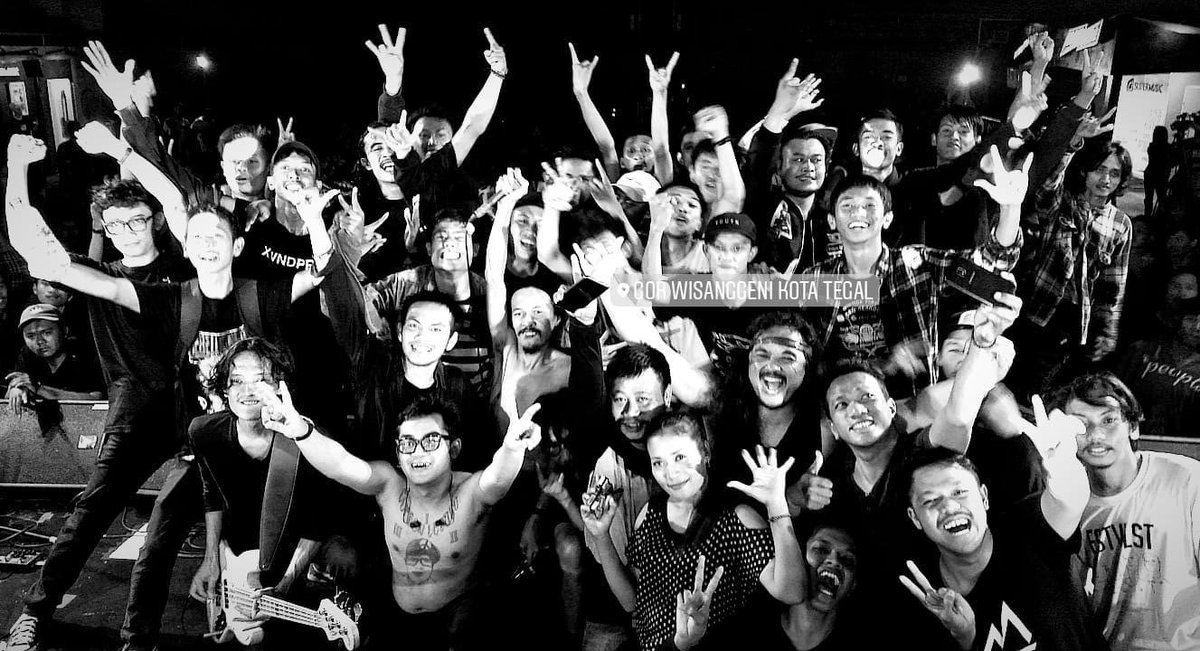 FSTVLST's tweet photo. tegal, maturnuwun yhak. ketemu maning kapan-kapan.
sumuk kyeeeh~
#proudphere https://t.co/gy7kmiL8IP