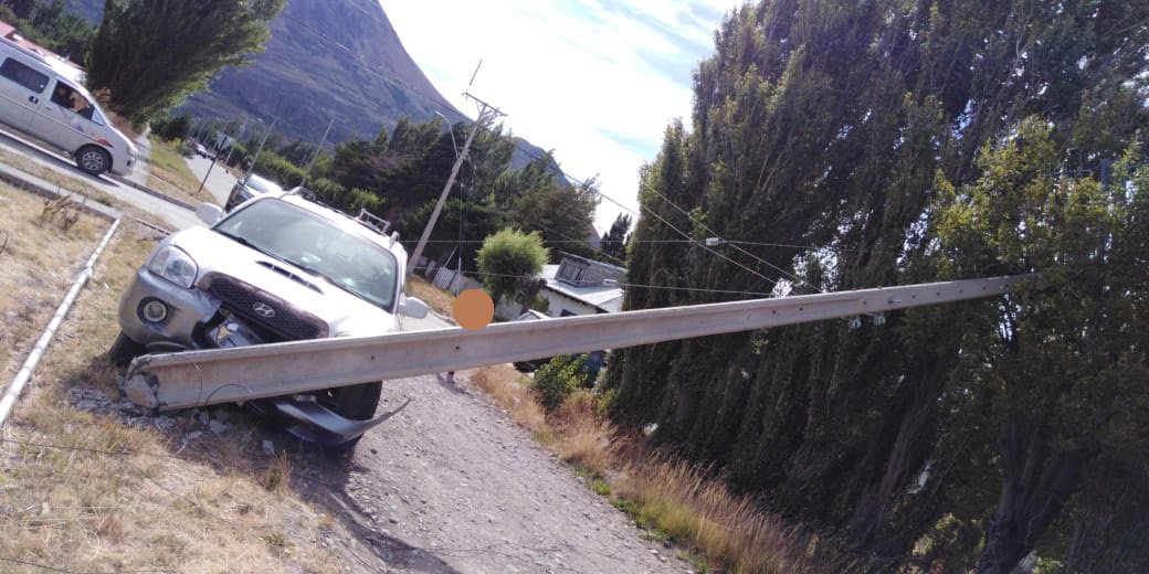 Edelaysen's tweet photo. Registramos #CorteDeEnergia en la comuna de #PuertoIbañez  a causa de #ChoqueAPoste, involucra sectores Puerto Ibáñez y Levican en su totalidad. Nuestro personal se encuentra en terreno, realizando trabajos de reparación. Entregaremos horario de normalización por este medio. https://t.co/cBqVX16qfJ