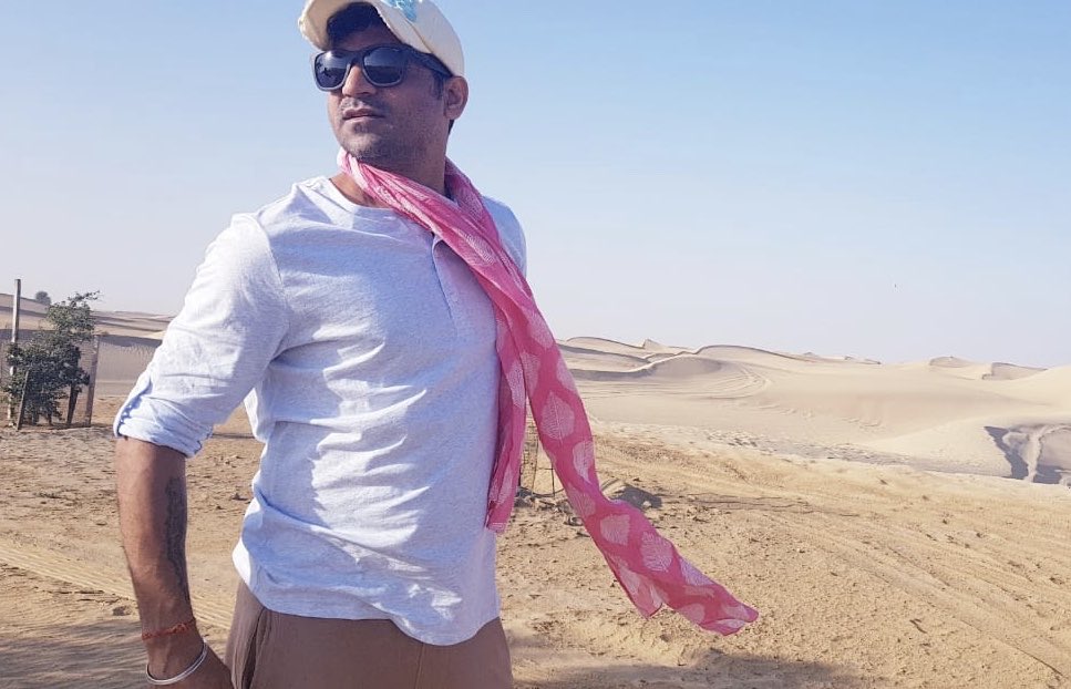 The beauty of desert is amazing.. It teach us to be Ur own self.. if ur needed,u will be visited 😊😊🙏🏻🙏🏻 #beurself #dubai #desert #grateful #lovemyjob #shootmode ...