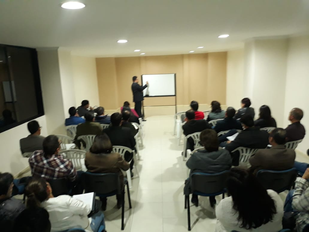 AcbirAzuay's tweet photo. Gracias al Dr. Mauricio Barros Presidente Colegio De Notarios Del Azuay por su aporte a la formación continua de nuestros.Marcando la diferencia en el mercado inmobiliario. #corredorprofesional #acbirazuay  #SoyCorredorConLicencia https://t.co/7jSFnFpVMW