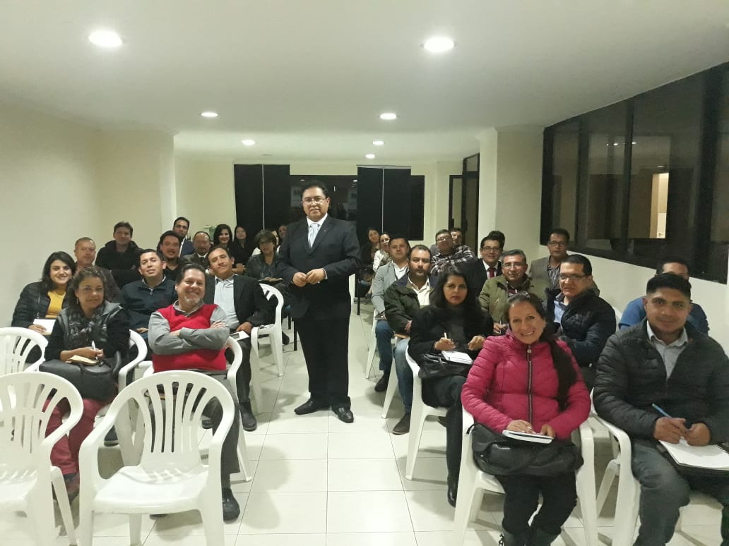 AcbirAzuay's tweet photo. Gracias al Dr. Mauricio Barros Presidente Colegio De Notarios Del Azuay por su aporte a la formación continua de nuestros.Marcando la diferencia en el mercado inmobiliario. #corredorprofesional #acbirazuay  #SoyCorredorConLicencia https://t.co/7jSFnFpVMW