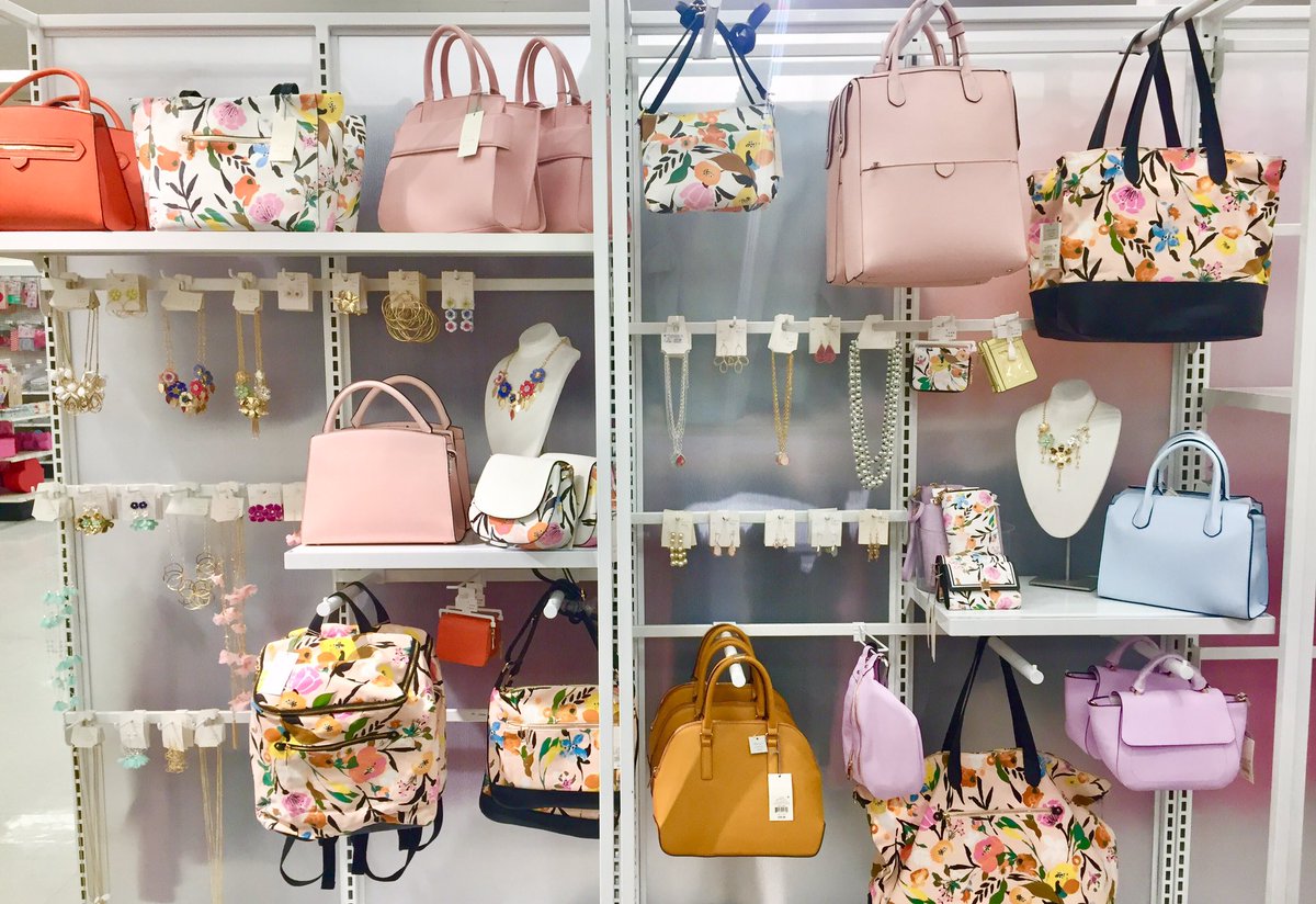 TargetVM_Philly's tweet image. MAJOR MOVES In Accessories! Knocked this out yesterday and I’m so excited about the outcome! @target @targetstyle #anewday #universalthreads #dv #sugerfix  #targetstyle #wearetarget #accessories #floorpad #design #beforeandafter #interiordesign #vogue #springstyle #teamtarget