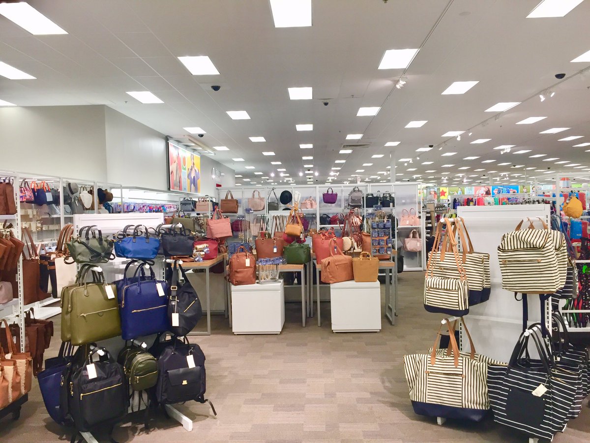 TargetVM_Philly's tweet image. MAJOR MOVES In Accessories! Knocked this out yesterday and I’m so excited about the outcome! @target @targetstyle #anewday #universalthreads #dv #sugerfix  #targetstyle #wearetarget #accessories #floorpad #design #beforeandafter #interiordesign #vogue #springstyle #teamtarget
