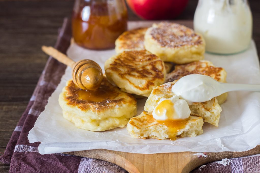 Оладьи с медом и орехами