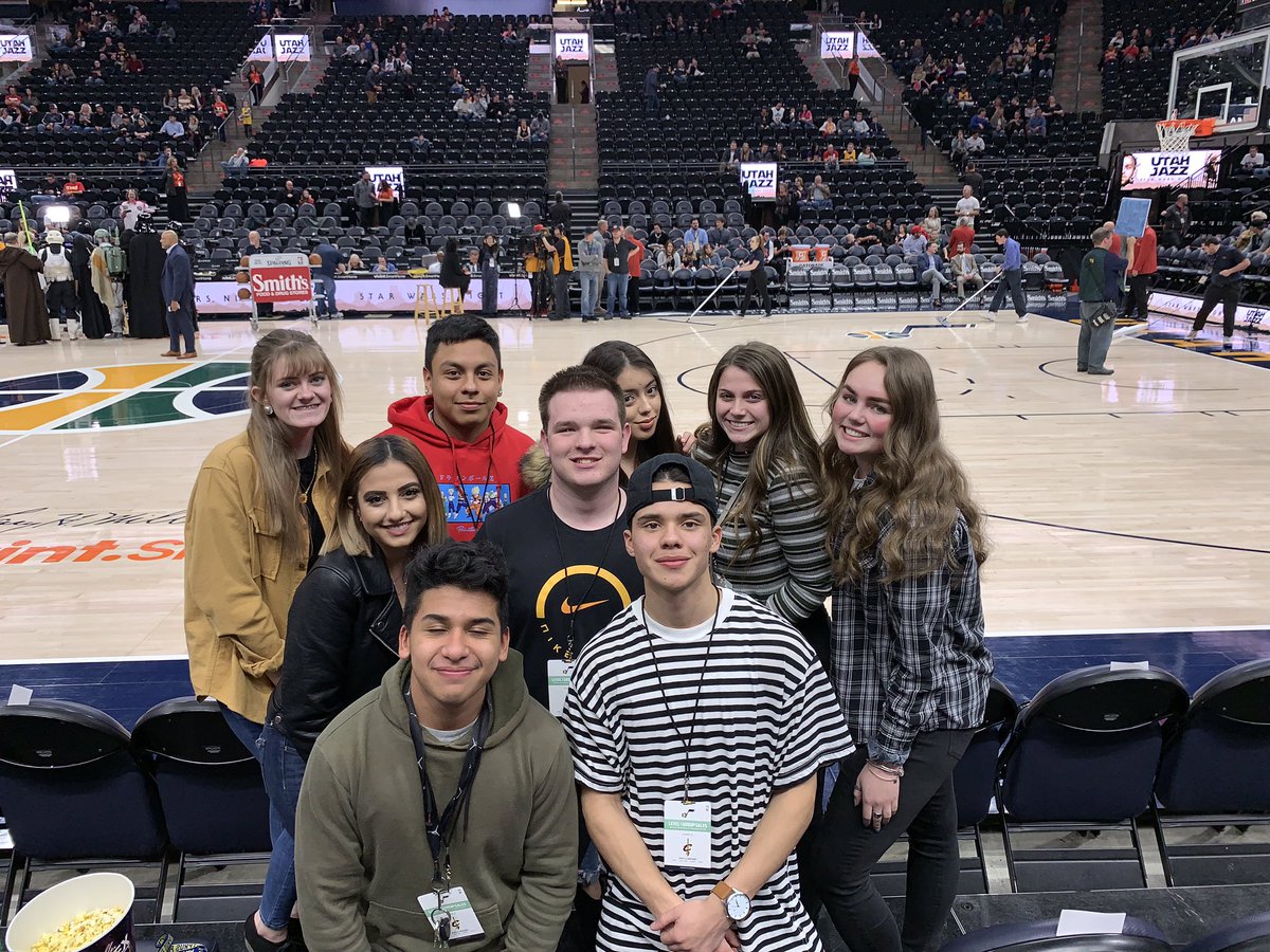cyprusdeca's tweet photo. Some members of our chapter had the opportunity to go to the DECA Jazz Night, and had a blast doing it! #TakeNote 💛 https://t.co/asjrJRbU7l