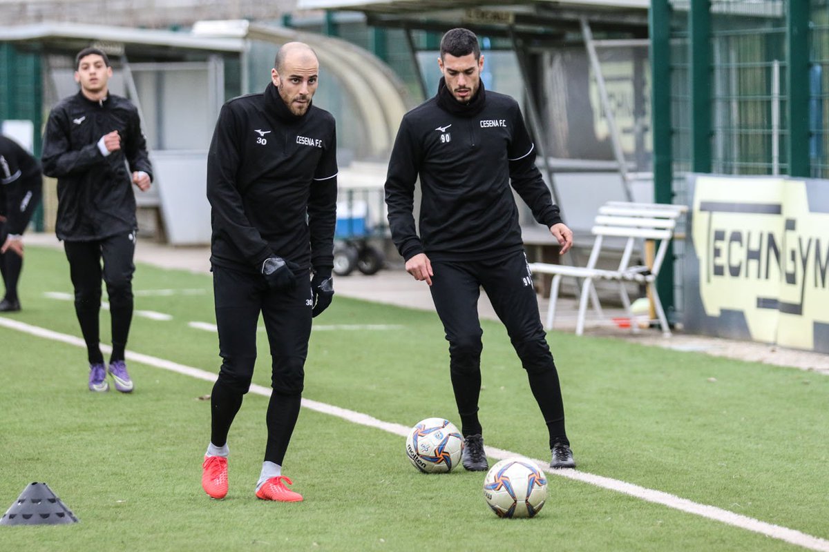 calciocesenafc's tweet photo. Sono 2️⃣2️⃣ i bianconeri convocati da mister #Angelini per la gara con la #Sammaurese Sono due le novità rispetto alla gara col Matelica: prima chiamata per #DeAngelis, dalla squalifica rientra #Benassi.
https://t.co/Rm0A11yv1O
#SamCes #Convocati #Derby #SerieD https://t.co/C1UF8L6qrw
