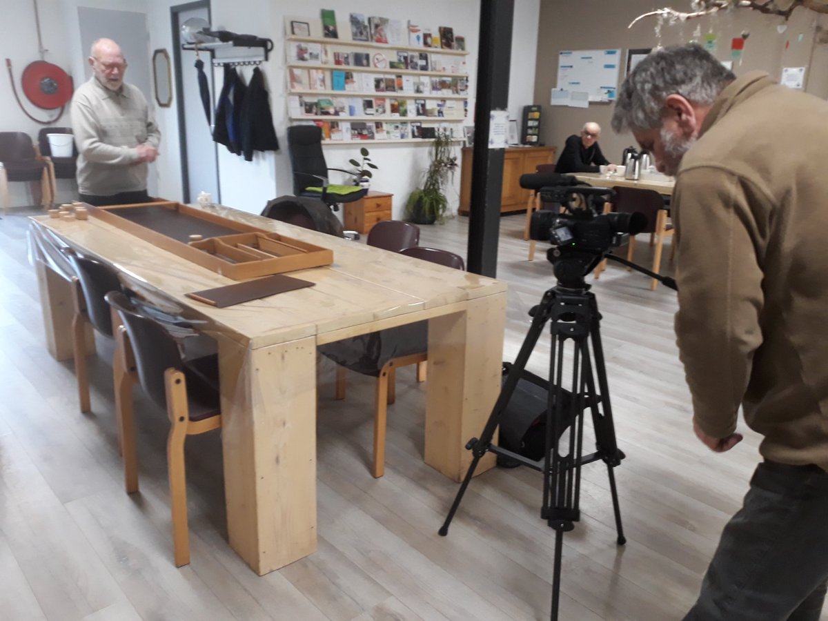 markpaalman's tweet photo. De lokale omroep van #DeWelle is vandaag in #DeHuiskamer van #Nijverdal voor een interview over de leuke dingen die we hier doen met vrijwilligers. We zijn dan ook superblij genomineerd te zijn voor de Overijsselse vrijwilligersprijs! 👍😀 https://t.co/GpgVKCO6UK https://t.co/NbDBmzkCH1