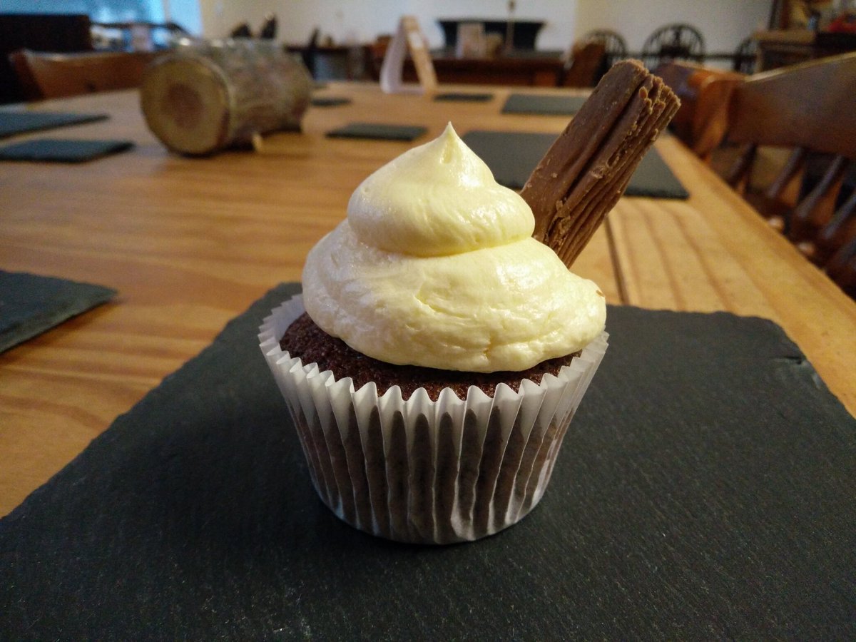 B_of_Ingleton's tweet photo. It might be too cold for a 99 but we've got something even better and goes great with a hot drink - 99 #cupcakes fresh from the oven this afternoon! #visitingleton #cafe https://t.co/GrPTLcDvXs