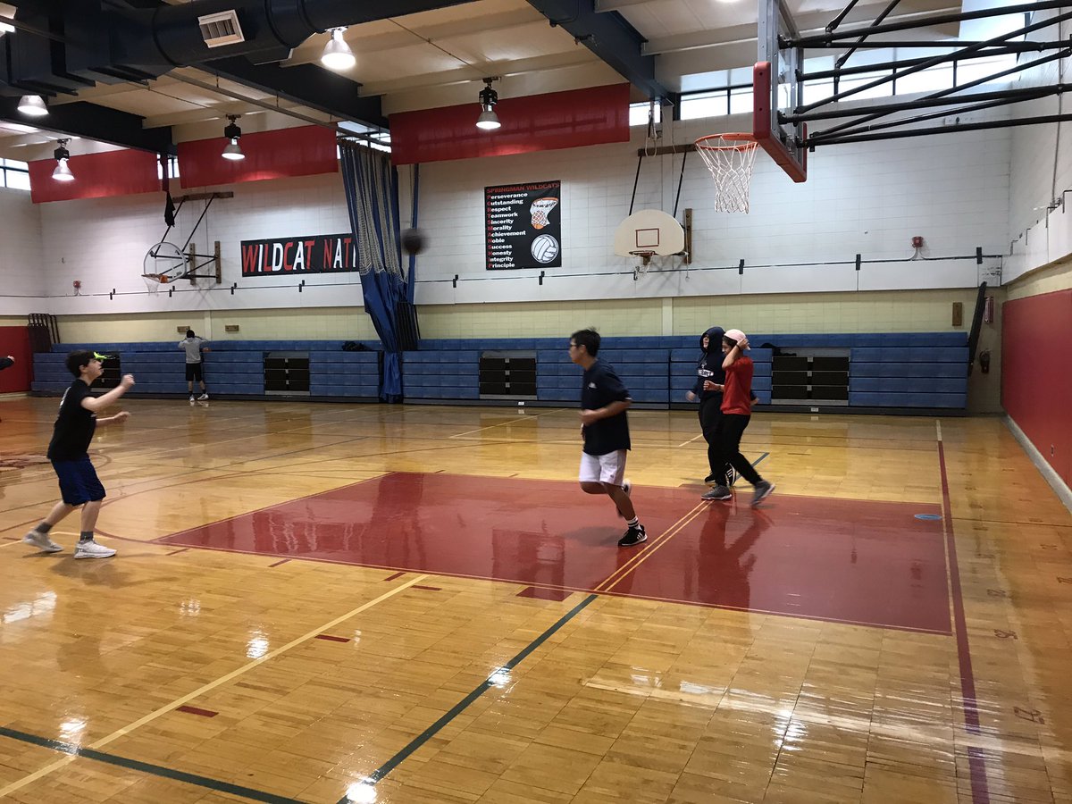 SpringmanMiddle's tweet image. Even on a snowy morning open gym at Springman is a success! #WeAreD34 #ROAR34