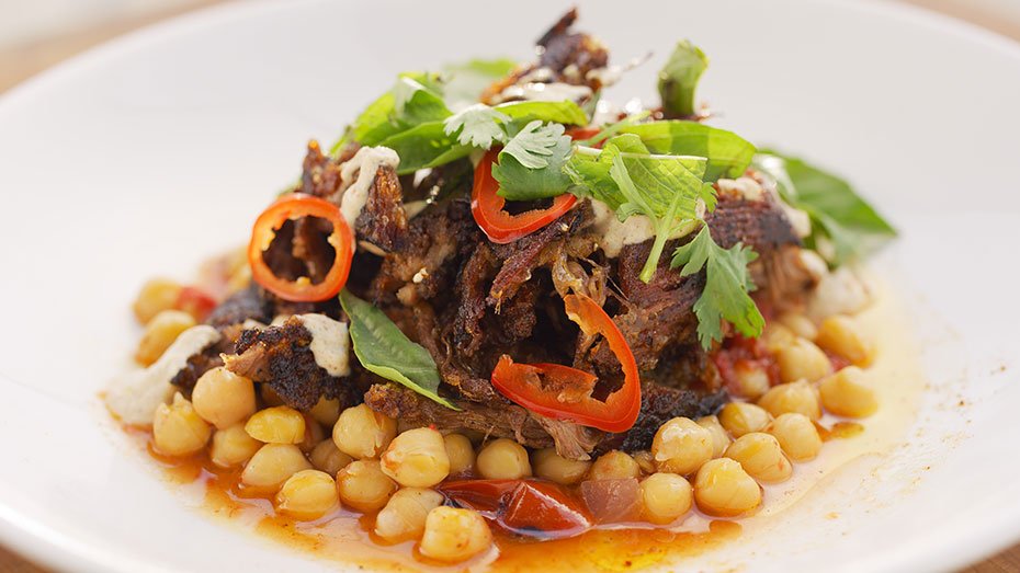 CIACulinary's tweet image. BBQ Pulled #americanlamb Shoulder with Braised Chickpeas and Spiced Yogurt with Chefs Stephen Barber and Kipp Ramsey from Farmstead Restaurant at #longmeadowranch in the #napavalley @LMRwine @FANofLAMB #MyStHelena #CALamb #recipe   
bit.ly/2Cs7aHN