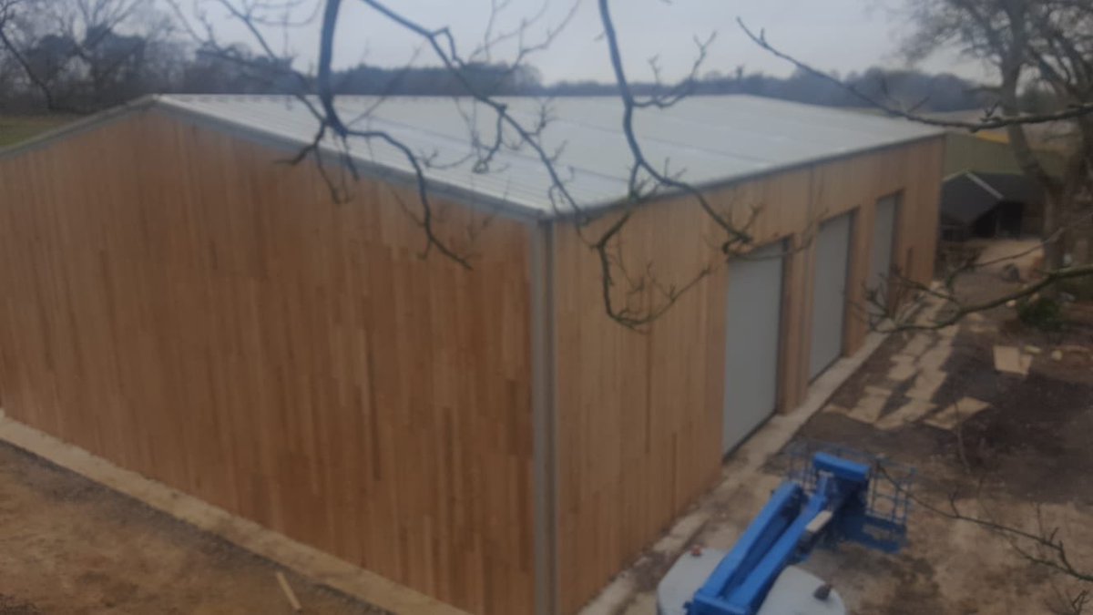 FirstFixGroup's tweet photo. Surrey
12x25-5 eaves with insulated roof and patch wood timber cladding.
Day 23 and now complete .
#timbercladbuilding #insulatedroof https://t.co/1GckQMhCWI