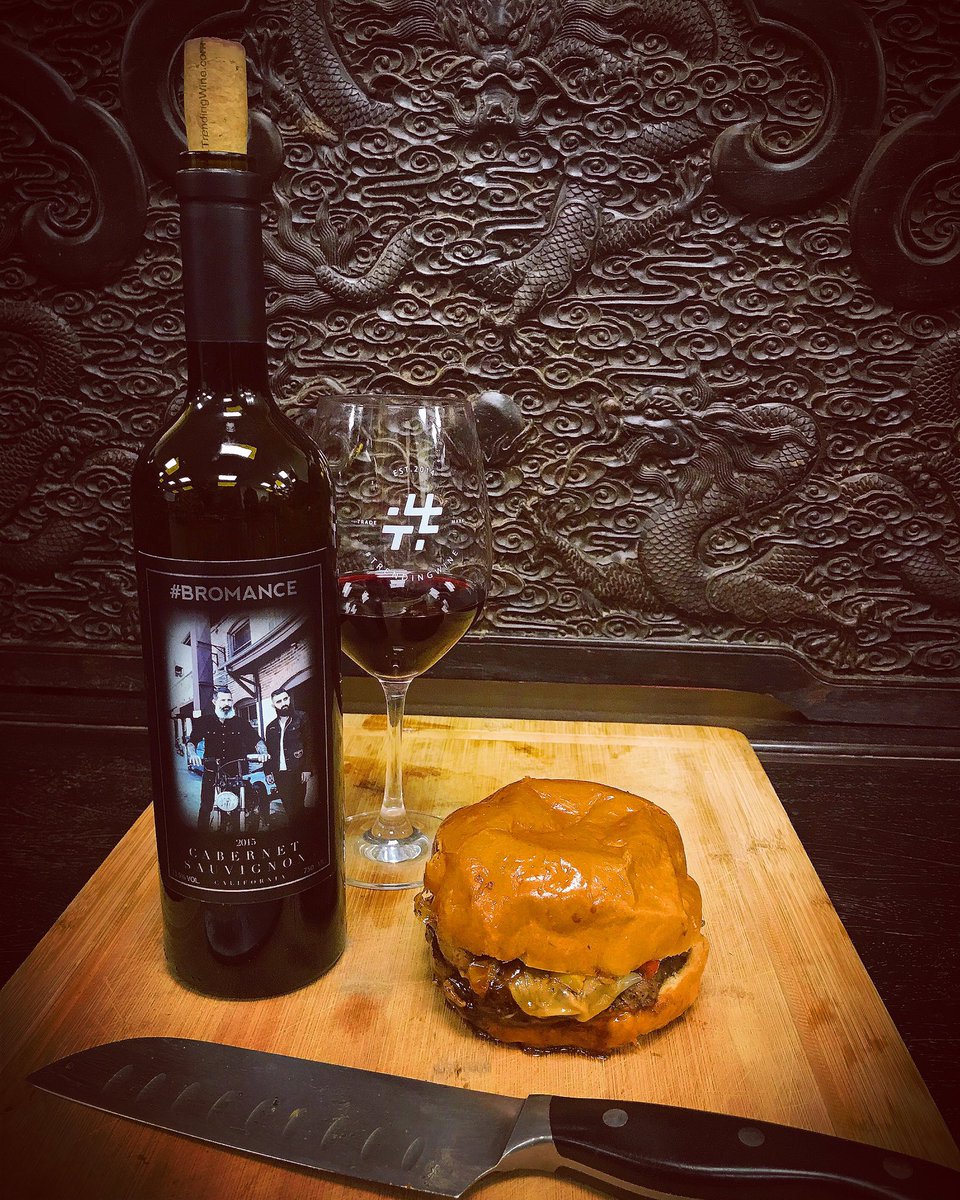 TrendingCTails's tweet photo. #vegetarian #BlackBeanBurger with #BromanceWine @BromanceWine #CabernetSauvignon #NextGeneration 📲#Viral Wines! A #Lifestyle #Wine Brand 
By @TrendingWine 
#TrendingWine
Leaders of ~
"The New Old-School" #Oakland #BayArea #NapaValley #Photography #china https://t.co/7xevznYiPW https://t.co/LNFPiFYSFG