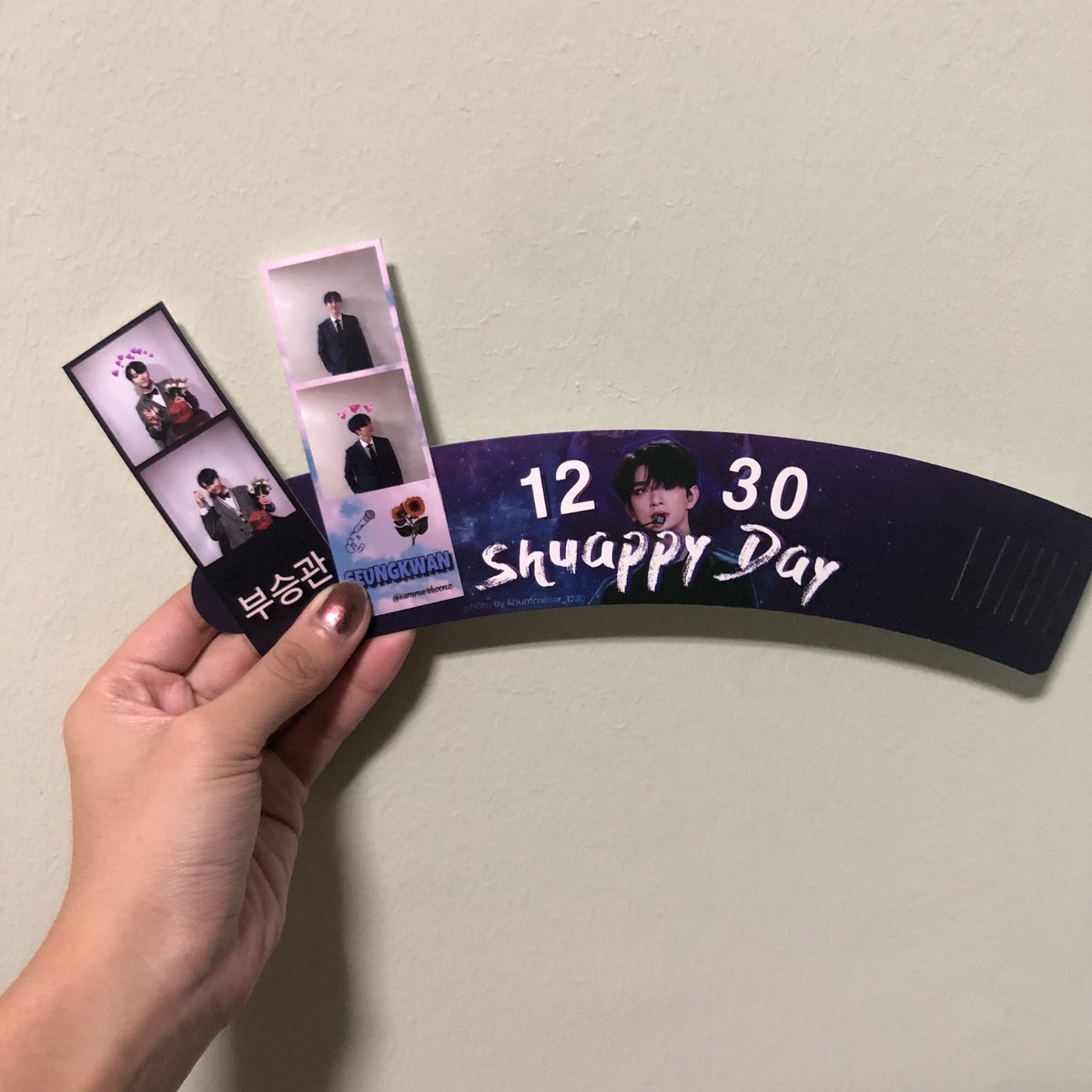 summerhoonz's tweet photo. I’ll be giving out my remaining Joshua cupsleeve together with seungkwan’s photostrips at @with_boo &amp; @kwanffles tomorrow afternoon! 

just follow + rt to get 1 cupsleeve + 1 out of 2 ps (random) see you! ☺️

#TogetherWithBOO 
#apricity0116 https://t.co/XkA0s1qI0T