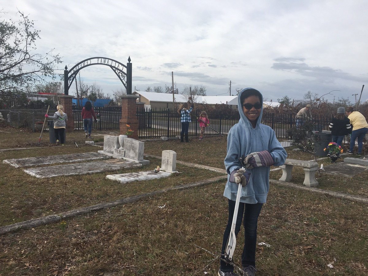 GSCFP's tweet image. Girl Scout Troops 750 and 434 worked hard cleaning up at Callaway Cemetery
#GSCFP
