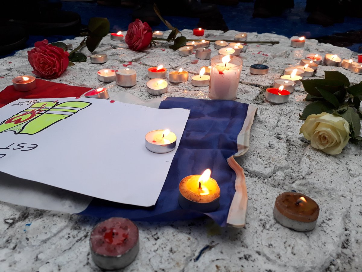 stop_actus's tweet photo. Aux invalides #ActeX #GiletsJaunes https://t.co/3RWhEQanNN