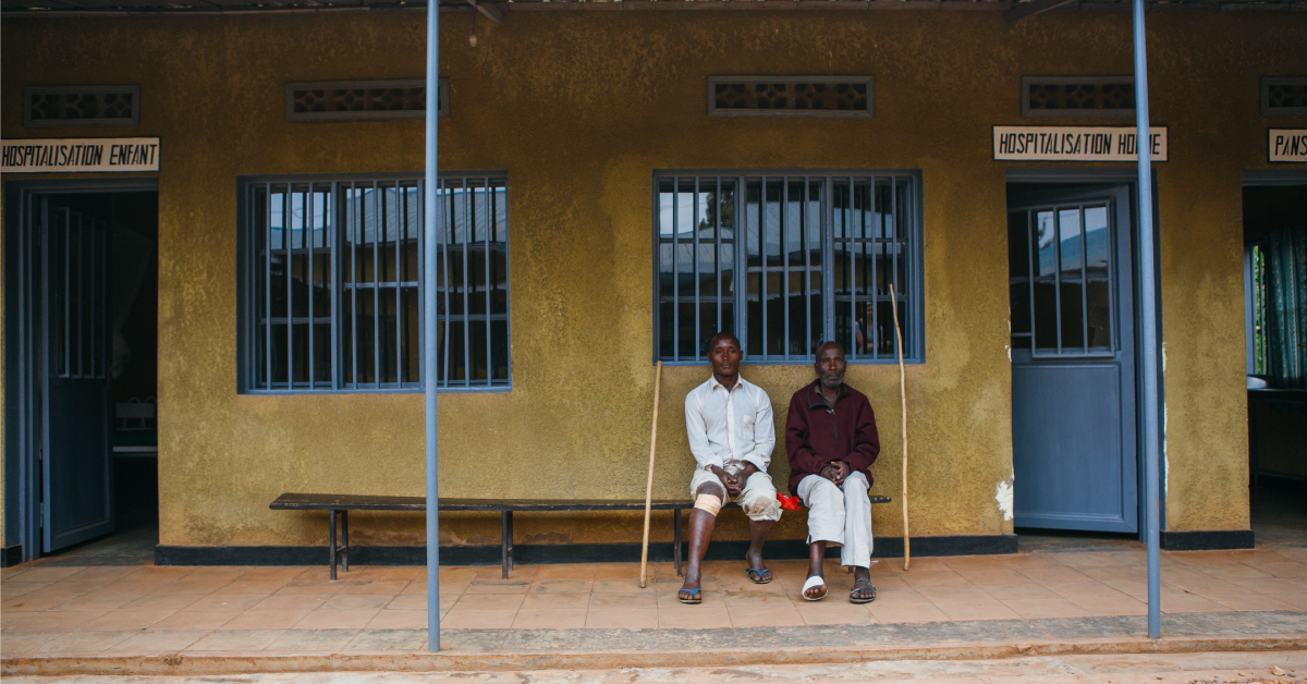 Without sufficient water, staff and patients at a health center in #Uganda couldn’t drink safe water, wash hands, or clean the facility. All of this contributed to higher rates of infection. Now, a new piped water system has improved community health. waterforpeople.org/stories/water-…