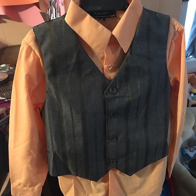 MaWritesReviews's tweet photo. Y’all. I just bought my son’s first suit! He’s got a big piano workshop and recital this weekend and needs to be fancy! He’s going to look so cute. #proudmama #firstsuit #ofcourseitsorange #suzukimethod #piano #pianolessons #piano🎹 #pianorecital #heartoftexas #hotso #heartof… https://t.co/Q9DlBsAicc