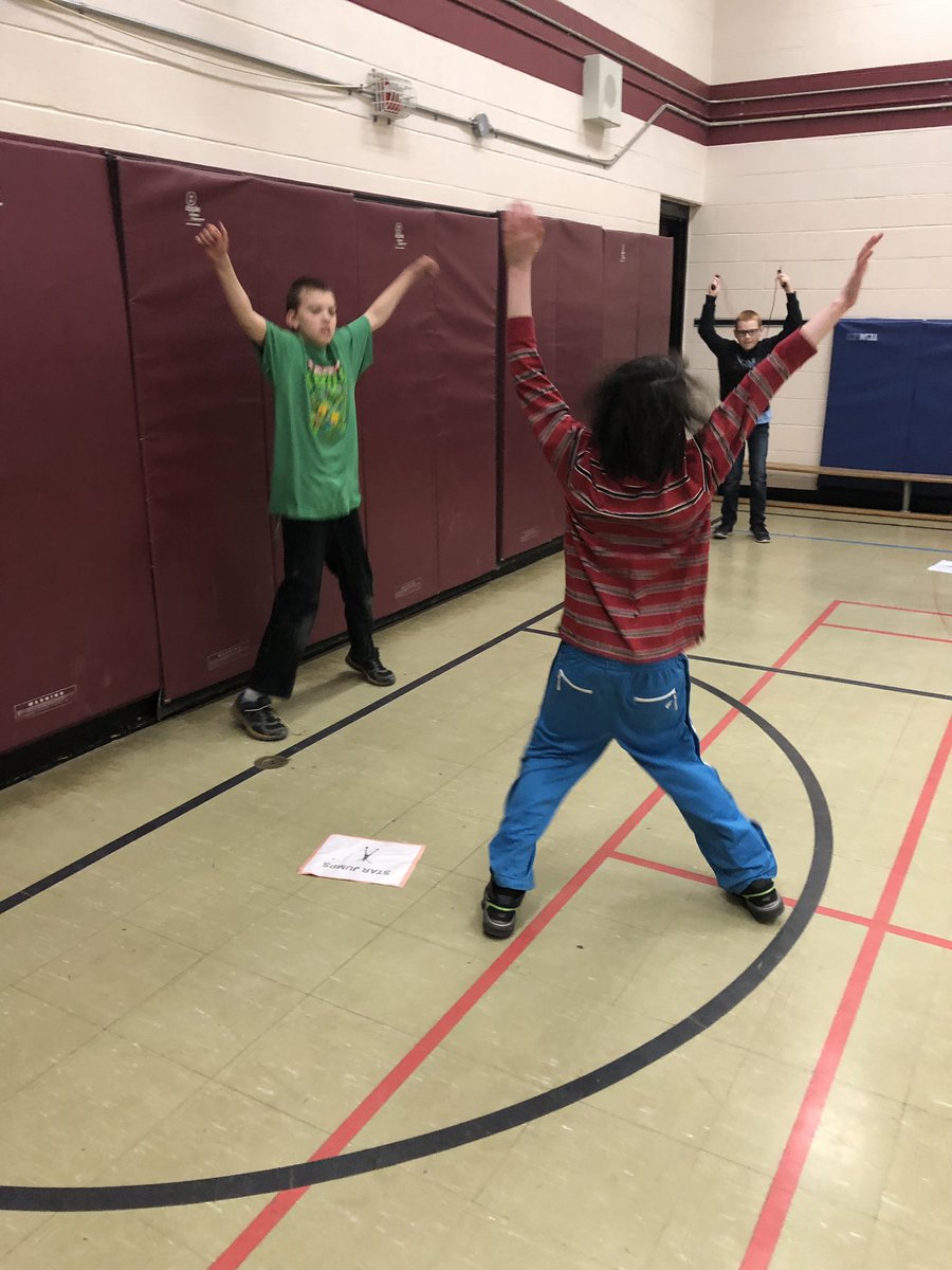 msmjhowell's tweet photo. Working on our fitness in 4/5B! Miss Barton participated which encouraged our students to work harder! Go ๐ป Go! @MajorBallachey @GEDSB #classworkout #exercise #PhysEd https://t.co/Fq7DlSKdzj