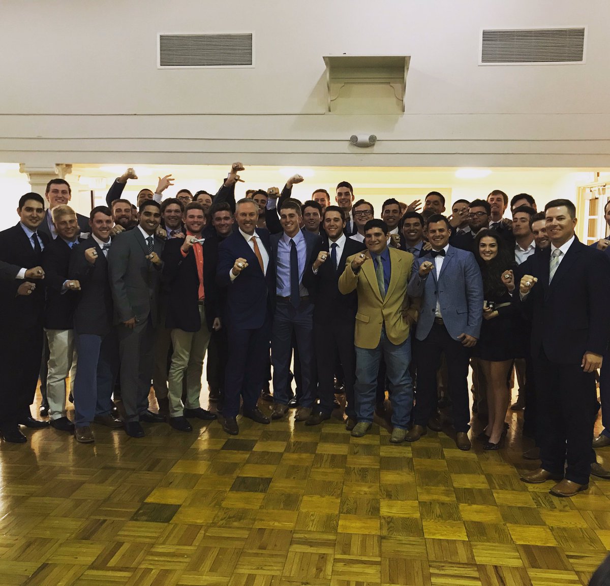 robertreidryan's tweet photo. Honored to get to speak at the @JavelinaSports baseball banquet last night. Coach Jason Gonzales took the 2018 TAMUK Javelina squad to the school’s first ever college World Series. Thanks for letting me present the team World Series rings. See you at Minute Maid! #D2tourney https://t.co/fMevYHAChc
