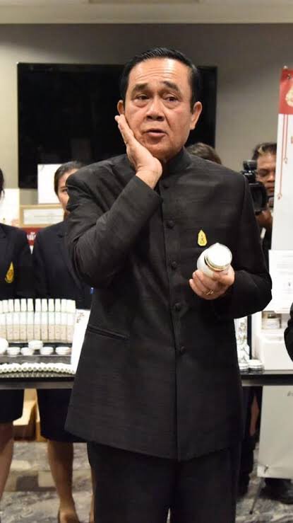 ProfessorIgorK's tweet image. “อะไรนะ ? อัซคาบันเหรอ ไม่ไปหรอกจ้ะ”