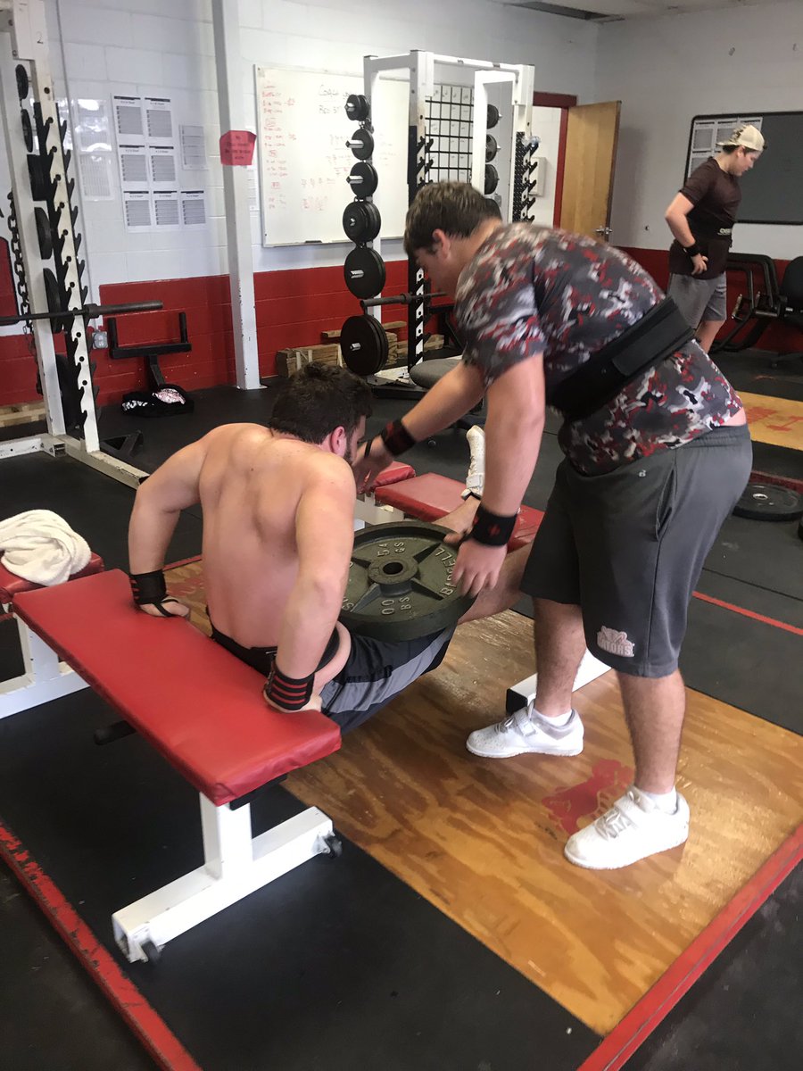 coachbjohns's tweet photo. Back to the good old days trying to chase that 💍.....Saturday morning grind with weighted bench dips and pushups!  #olddays #championships https://t.co/DCdeHkjjJU
