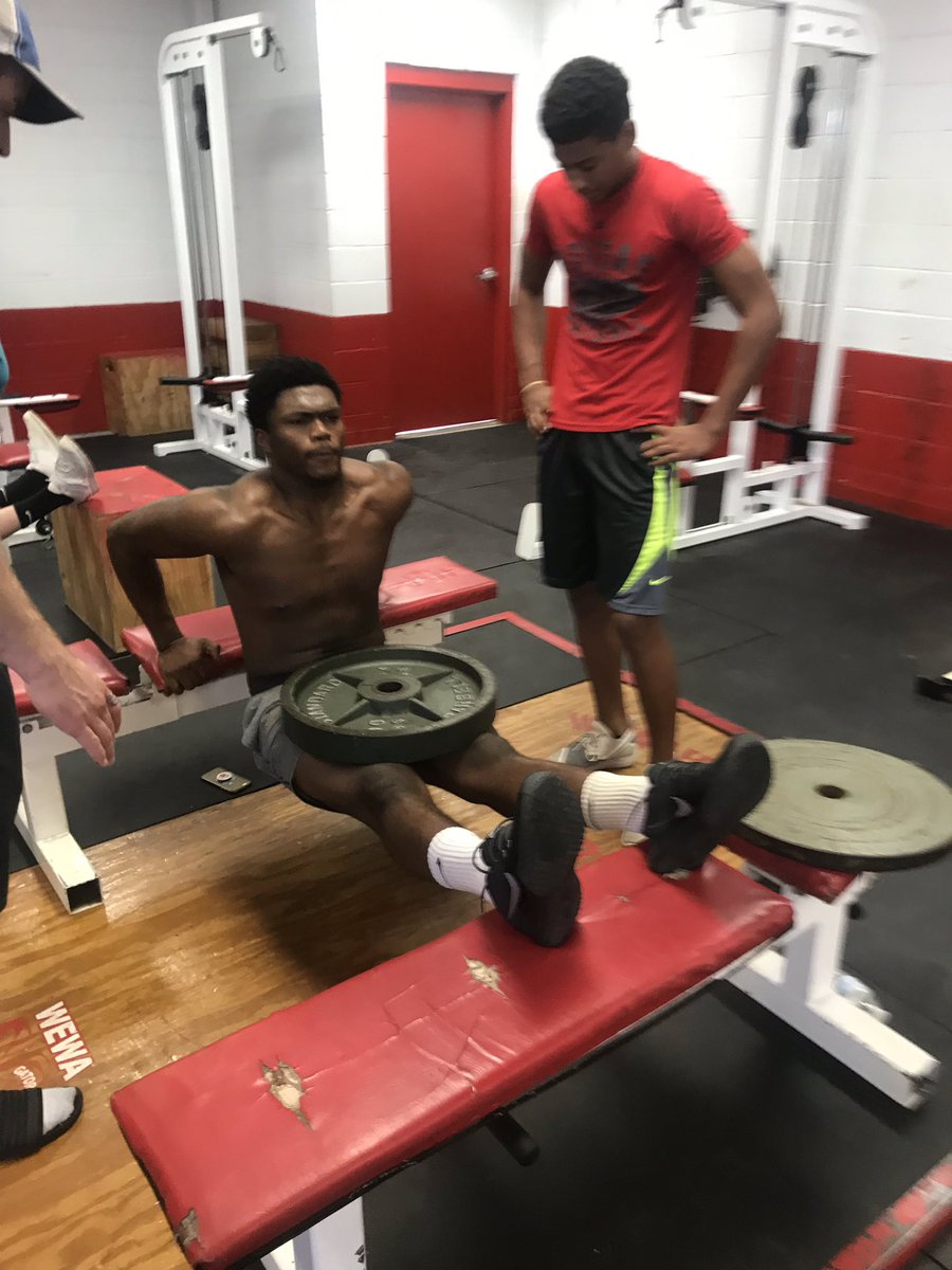 coachbjohns's tweet photo. Back to the good old days trying to chase that 💍.....Saturday morning grind with weighted bench dips and pushups!  #olddays #championships https://t.co/DCdeHkjjJU