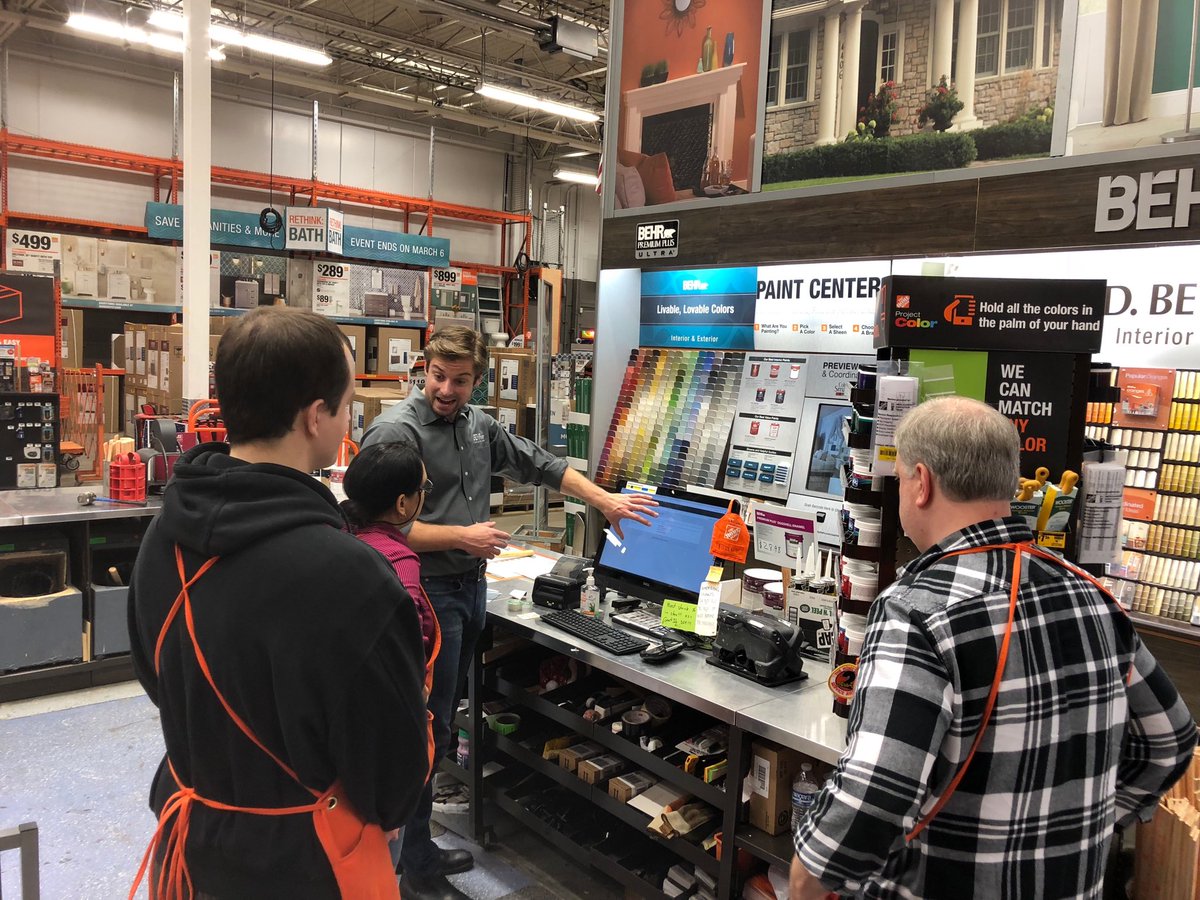 caseyo_behr's tweet image. When there is more snow on the ground than foot steps in the store, Sean seizes the opportunity to teach pro paint at 1907. Great job Sean! ⁦@Manny_CubFan⁩ ⁦@mikesokolhd1939⁩ ⁦@ScottRud1⁩
