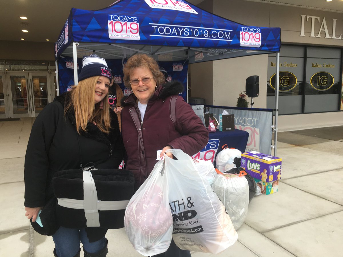 Todays1019's tweet photo. Bundle Up Baltimore is in full swing! We’ve teamed up with the Salvation Army of Central MD to collect winter clothing and blankets for families in need! Donate today at one of our locations. https://t.co/XclBMoKOTJ @SalArmyCM 🧥🧣🧤 https://t.co/fxmDflGFJ7