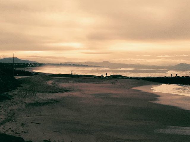 Explore_Ocean's tweet photo. La côte basque, toujours aussi belle ! Et oui lorsque nous ne sommes pas sur l'eau nous n'en sommes jamais très loin 😉 Pour réserver nos Expéditions Cétacés ou nos Couchers de Soleil Apéritif, rdv sur https://t.co/fFxk1ylwAf 🐬🐬 #exploreocean #anglet … https://t.co/xfLvSFYOcS https://t.co/nyQWEP0H20