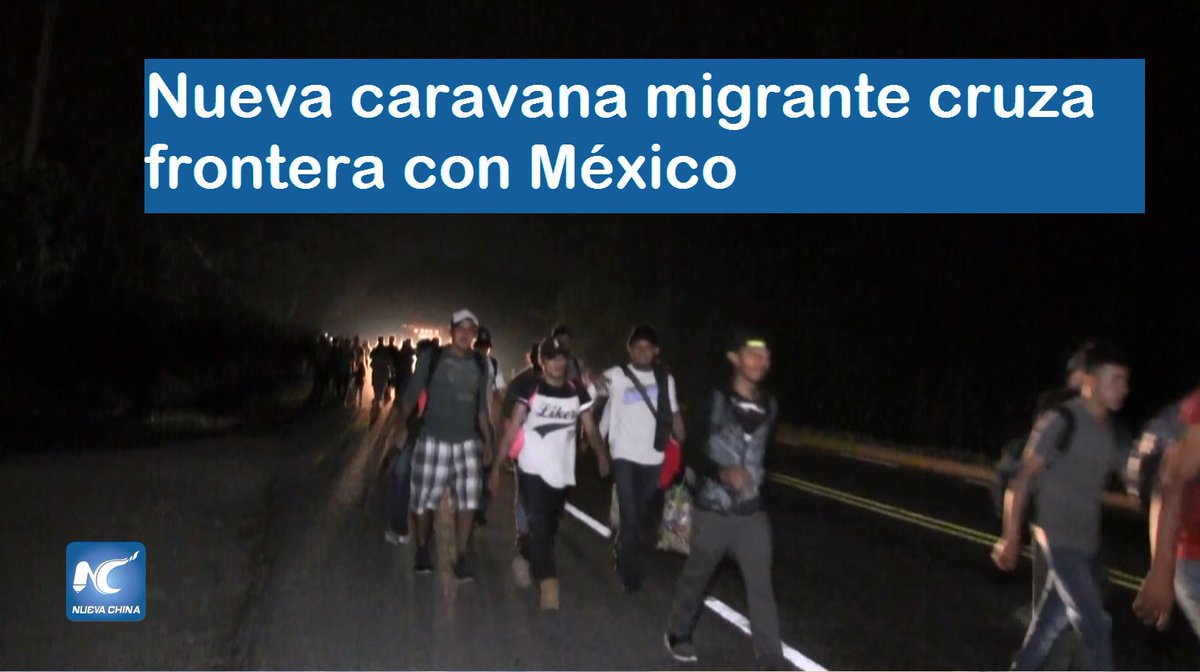 #VIDEO 🔵 Alrededor de 2.000 personas de una nueva #caravanamigrante ingresan a territorio mexicano a través del puente internacional Rodolfo Robles, tras romper los candados del portón que divide la frontera entre #México y #Guatemala