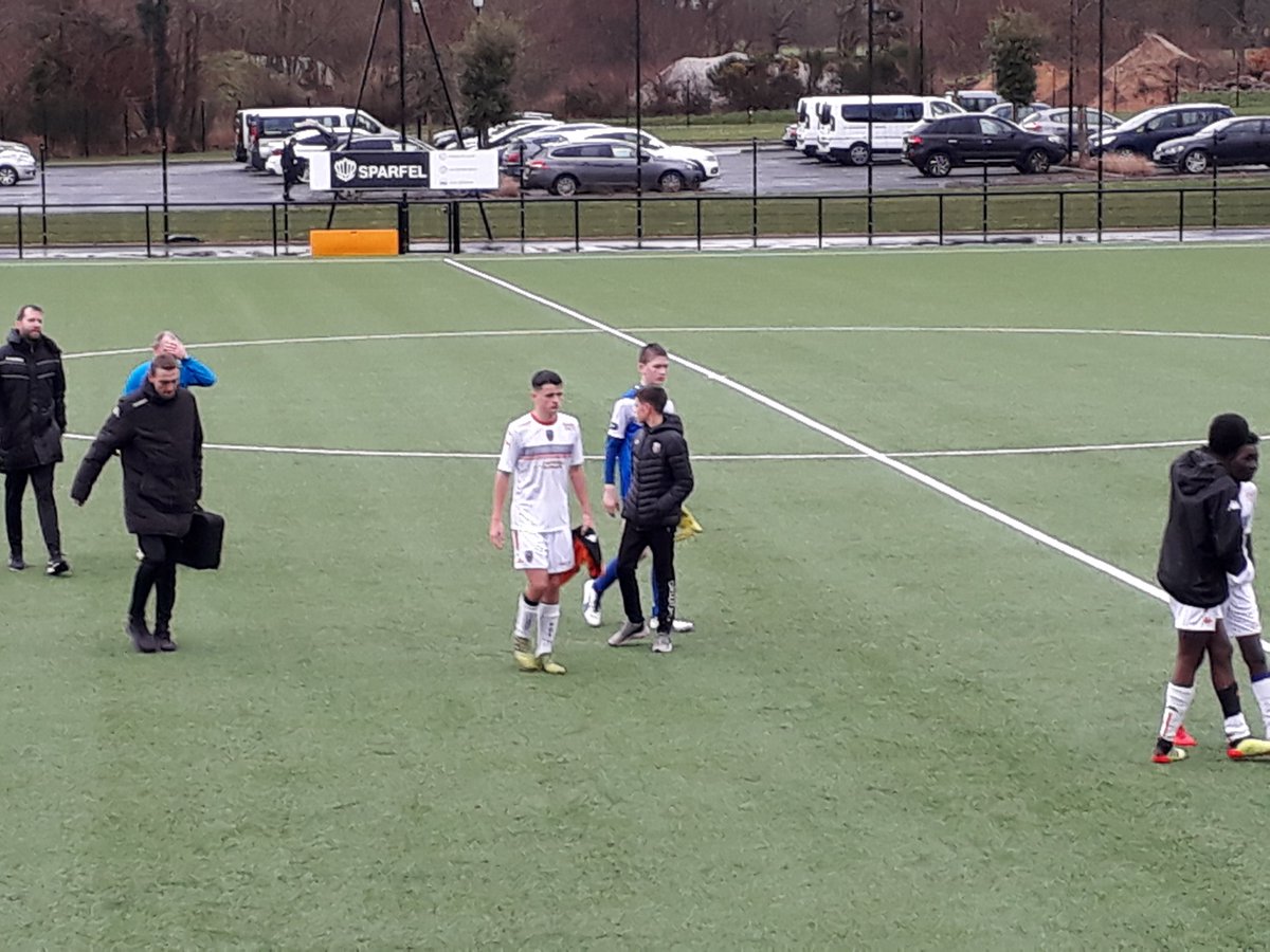 JestinHerve's tweet photo. #prefo excellentes rencontres U15 ⚽️ entre @EAGuingamp @FCLorient @VocfootOfficiel  Formation de Guingamp #EAGAKADEMI merci pour l accueil 👍 https://t.co/9GZUtu6n5K