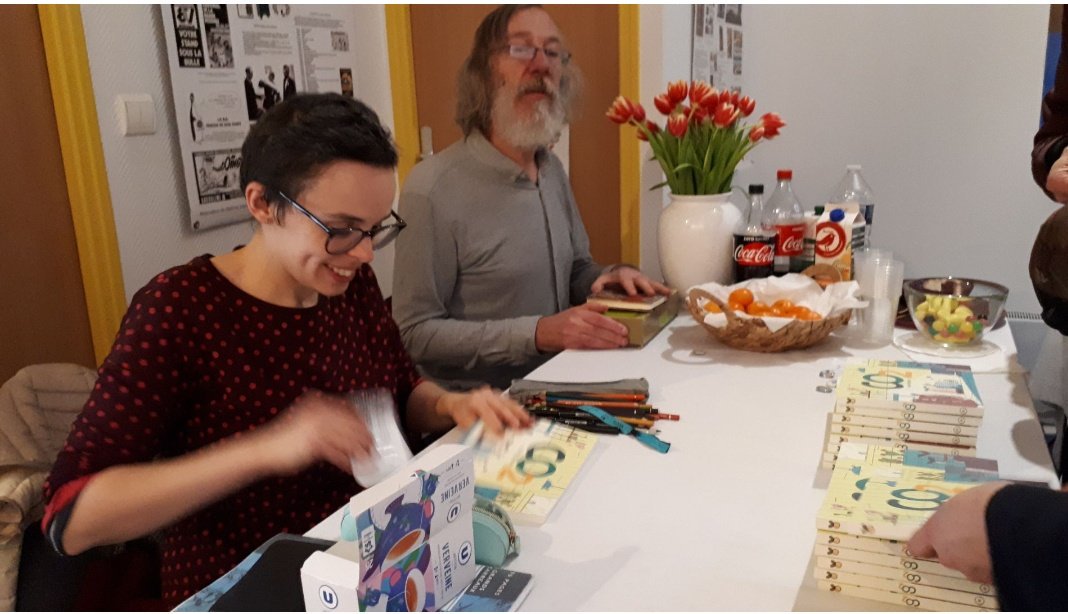 FIBDASSO's tweet photo. #MarineBlandin
dédicace son livre #CO2 aux #EditionsCommeUneOrange #EricWantiez
Boutique @FIBDASSO #LeN6 rue de l'Arsenal #Angouleme #FIBD2019 https://t.co/uDisgTNesS