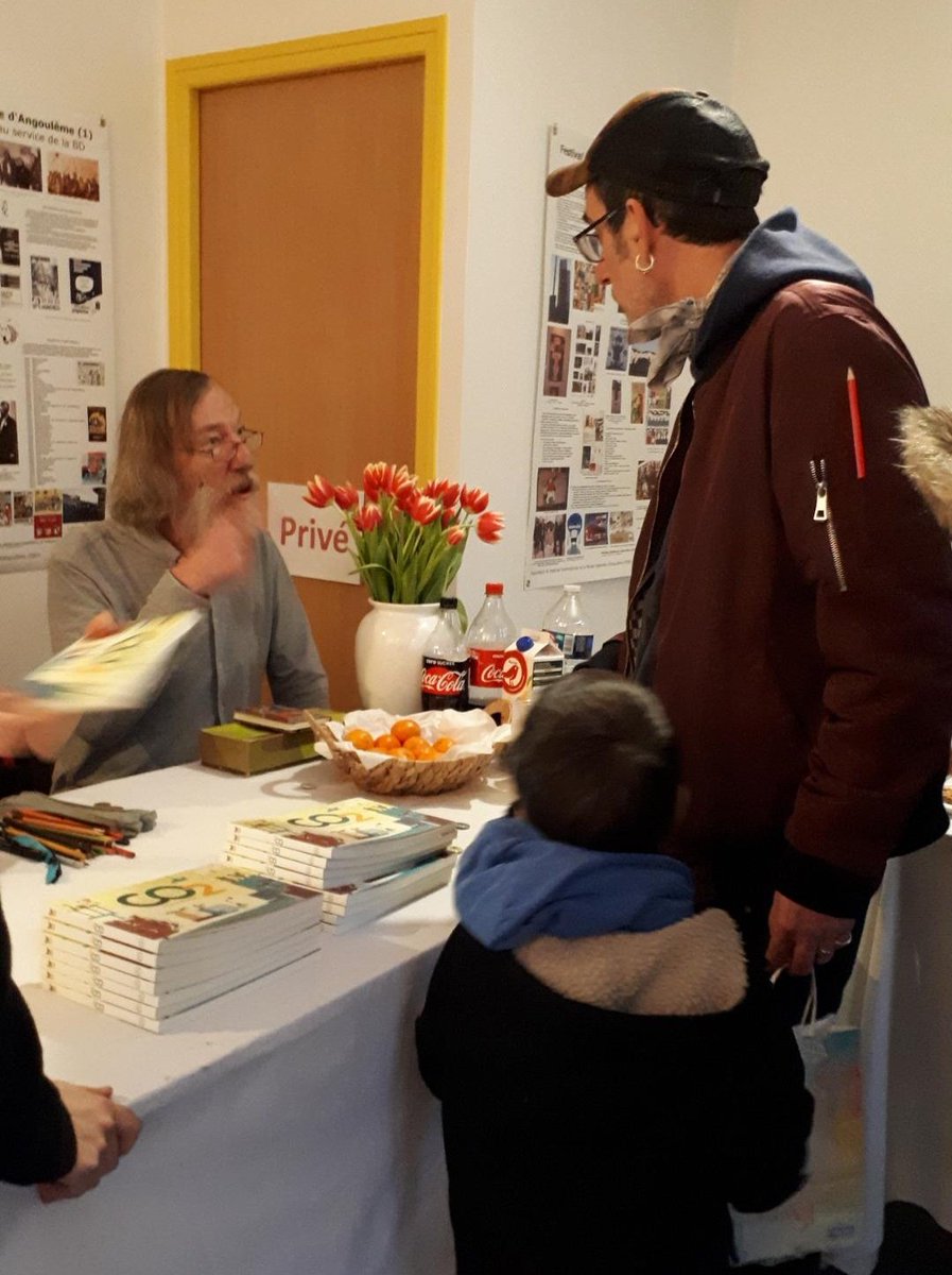 FIBDASSO's tweet photo. #MarineBlandin
dédicace son livre #CO2 aux #EditionsCommeUneOrange #EricWantiez
Boutique @FIBDASSO #LeN6 rue de l'Arsenal #Angouleme #FIBD2019 https://t.co/uDisgTNesS