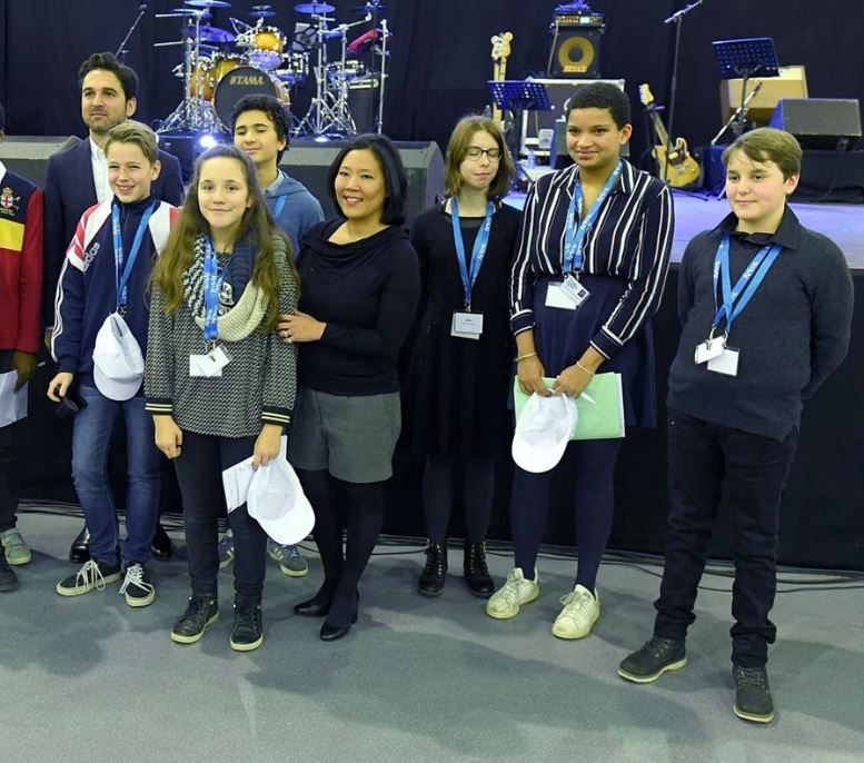 Uun photographe pas comme les autres au repas des anciens de  <a href="/VilledeReims/">Ville de Reims</a> #fierdemonfils (photos <a href="/LantenoisChl/">Lantenois Christian</a>)