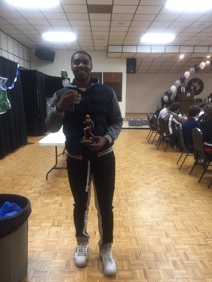 FlatteredLashes's tweet photo. You set your goals for this year. Worked hard on and off the field. It paid off in the end. 2018 Defensive Lineman of the Year Award @Calebhayes44 #Proverbs1816 https://t.co/vlvHdpTSdI