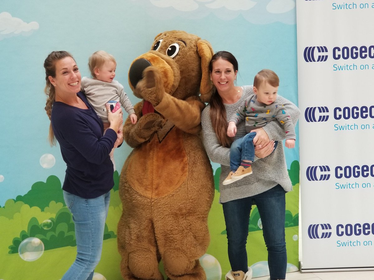 themix967's tweet photo. Visit @devonshiremall and see Wags the Dog and Dorothy the Dinosaur today until 2pm! @MorganRyanOnAir and @therealkendal brought the twins!
Some of your favourite 
@TheWiggles are in the #Yqg! https://t.co/QjXJ1Q4O73