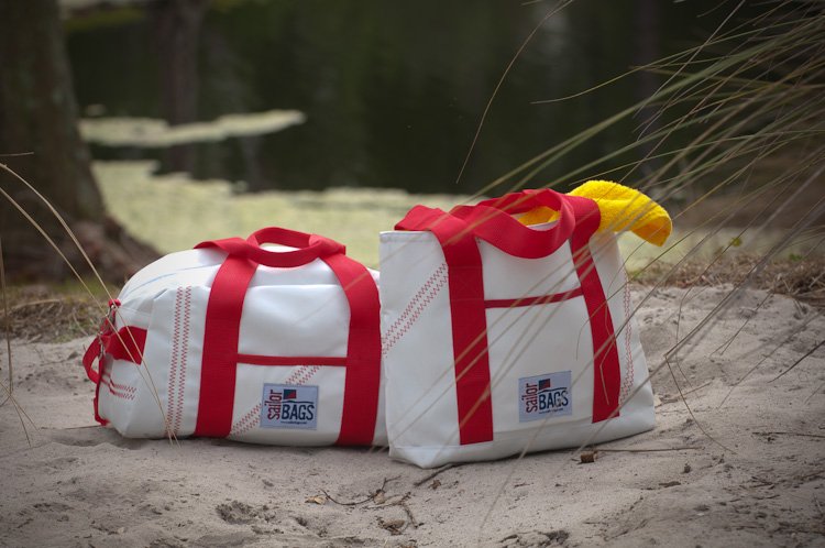 Next time you head to the beach, why not do so with one of our nautical inspired #SailorBags bags? All our contacts receive 25% off the retail price via our online store: tinyurl.com/y7btfu5w #NauticalStyle #SportNeedsCreators #Sailing #Bags