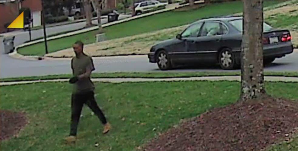 HuntersvillePD's tweet image. HELP IDENTIFYING
This individual was involved in a package theft on Northstone Dr on 1/17/19.  If you recognize him or the vehicle, contact HPD Ofc Walters at 704-464-5400 or North Meck Crime Stoppers at 704-896-7867. #StopPorchPirating #HelpID  #HuntersvillePD #OneTownOneTeam