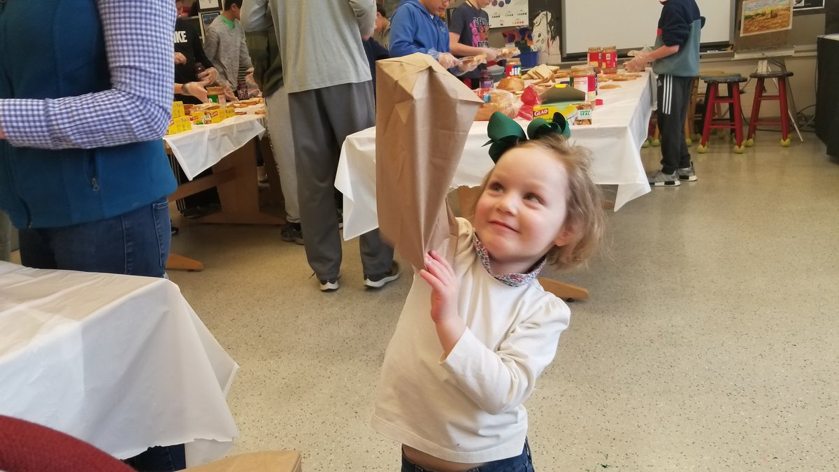 llenod's tweet photo. Another successful Service Saturday! First of 2019. Empty Bowls, Operation Gratitude with BMS Middle School, and Lunches for Weinberg Housing and Resource Center. https://t.co/xSWOH2Xasx