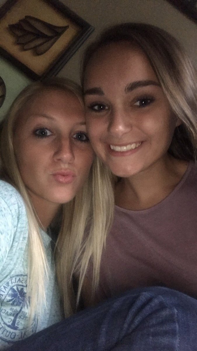 sashacarroll25's tweet photo. Happy 19th birthday Breezy 🎉🎂🎂 Can’t wait to celebrate with you tonight!! Love you 💓💓 https://t.co/Sx7Ei05oR1