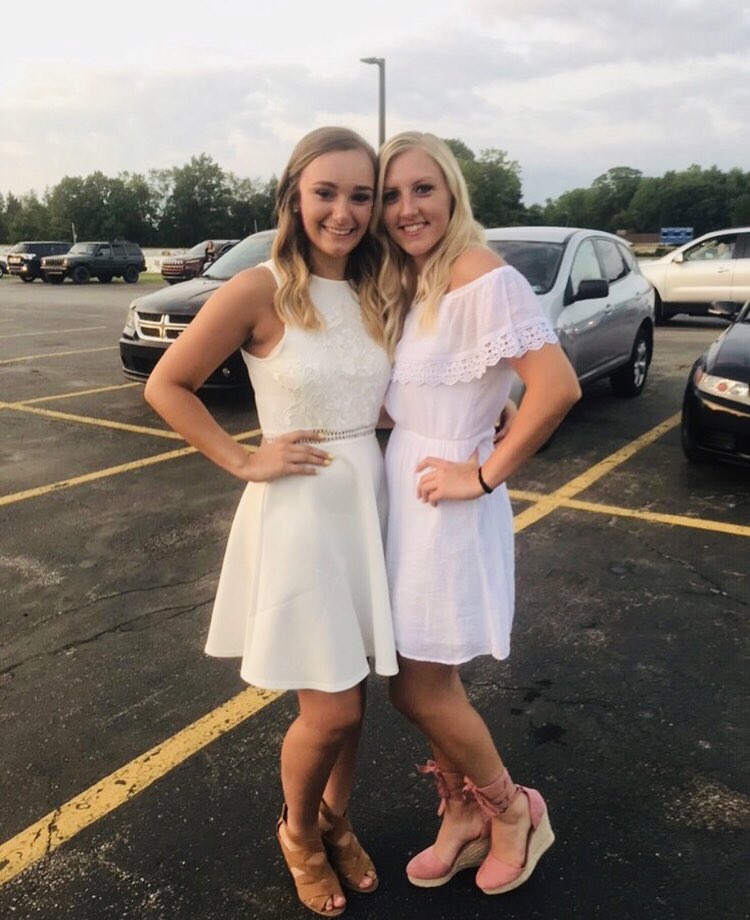 sashacarroll25's tweet photo. Happy 19th birthday Breezy 🎉🎂🎂 Can’t wait to celebrate with you tonight!! Love you 💓💓 https://t.co/Sx7Ei05oR1