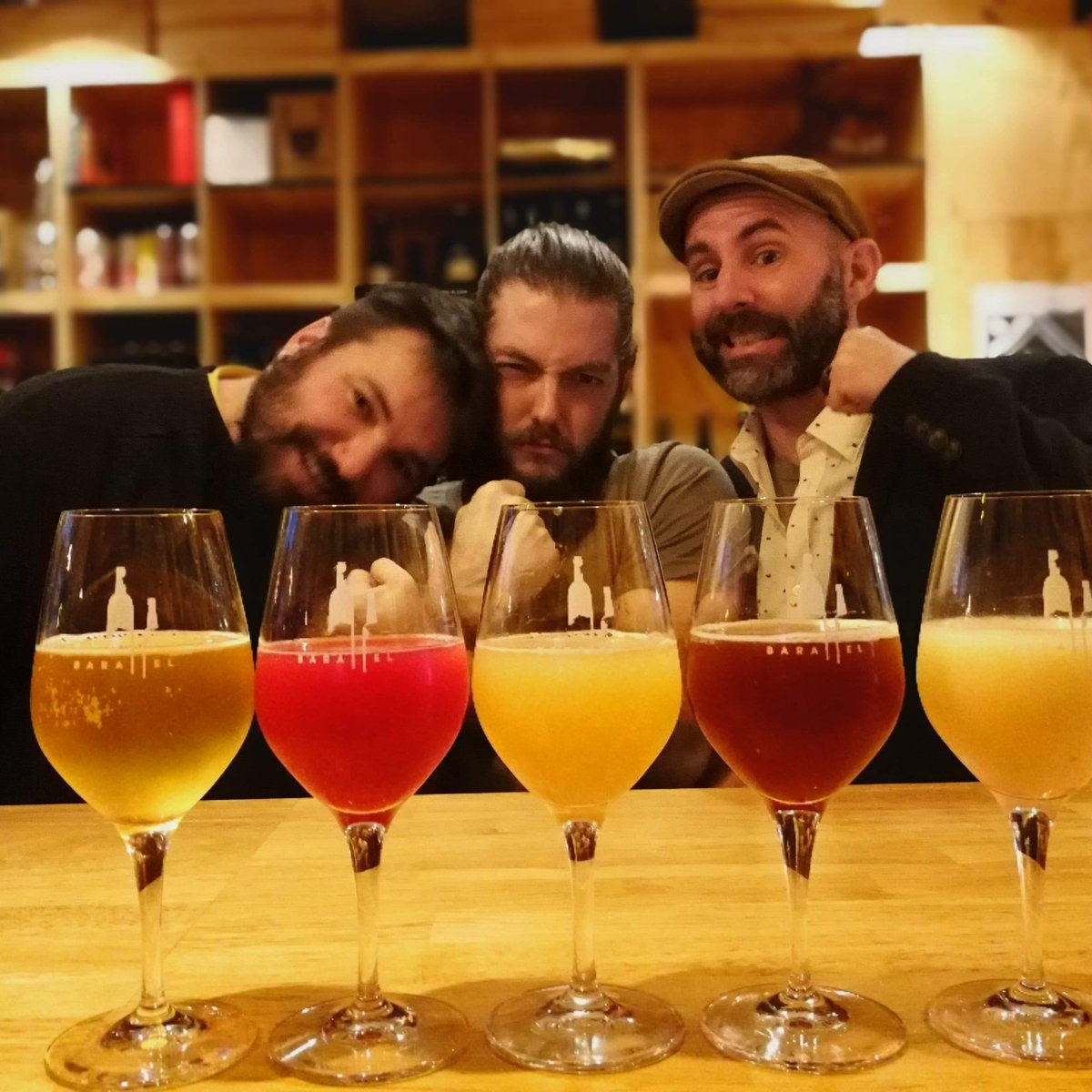 LeBarallel's tweet photo. Battle is on ladies and gentlemen ! Waiting for your votes !!
#beerporn #ilovebeer #beerbattle #saturdaynightfever
#Toulouse
@aurignacale @LeBarallel @IronBrewery @elixkir @l'excuse https://t.co/0O0YWvLMPU